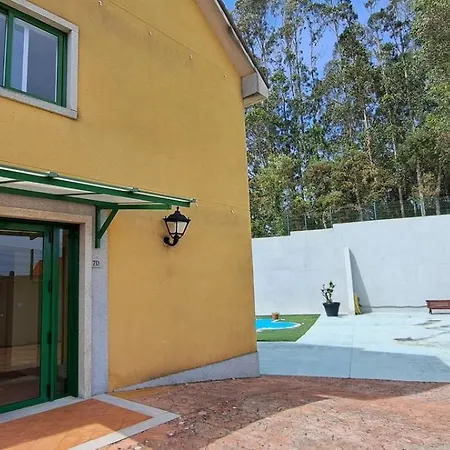 Con Playa, Piscina Y Pista De Tenis